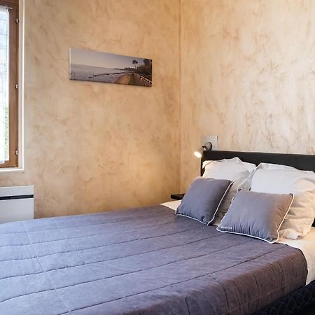 Hotel De La Gare Latresne Екстериор снимка