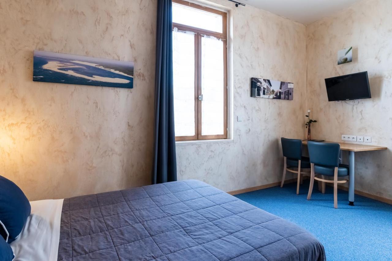 Hotel De La Gare Latresne Екстериор снимка