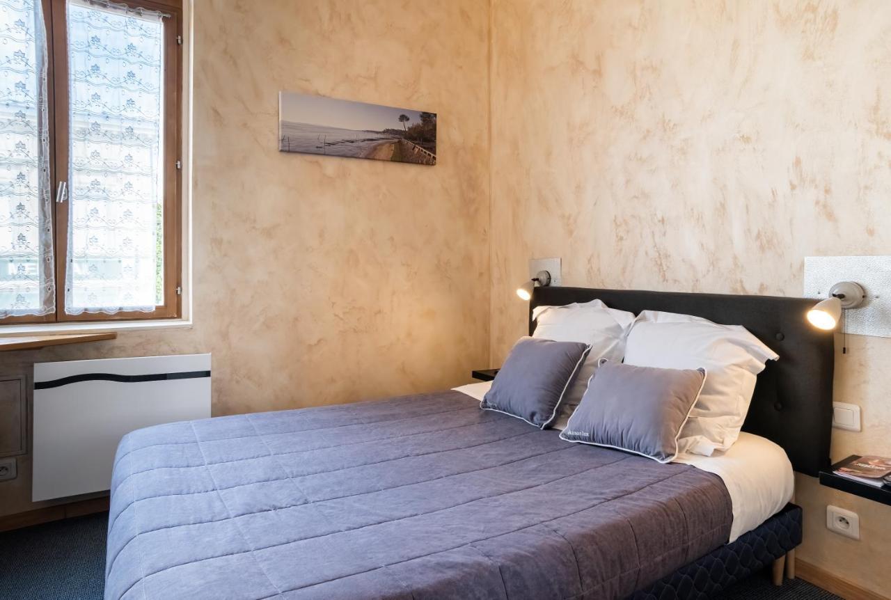 Hotel De La Gare Latresne Екстериор снимка