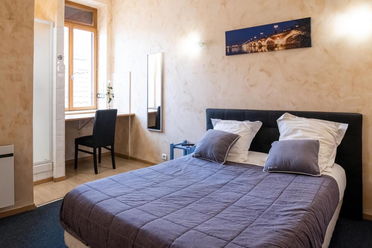 Hotel De La Gare Latresne Екстериор снимка