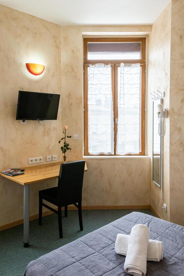 Hotel De La Gare Latresne Екстериор снимка
