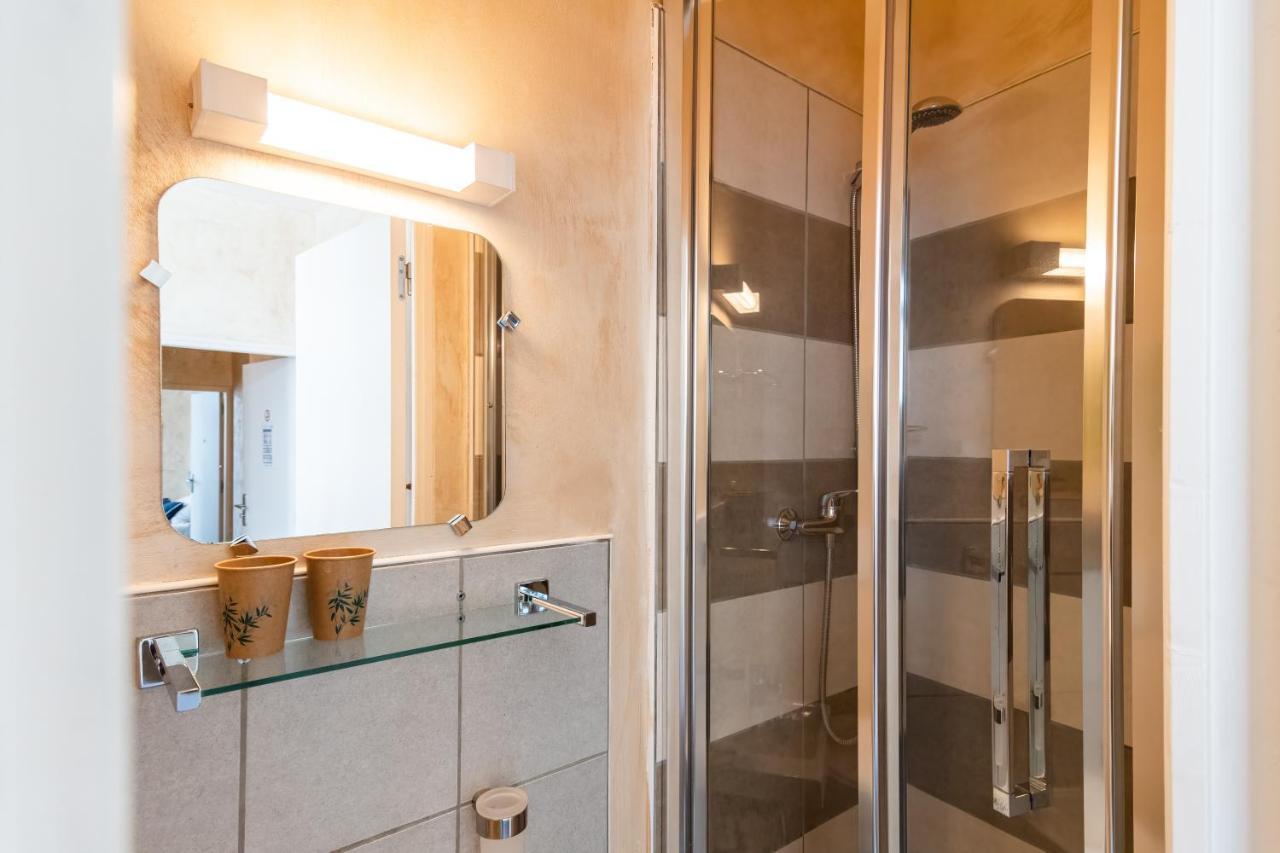 Hotel De La Gare Latresne Екстериор снимка